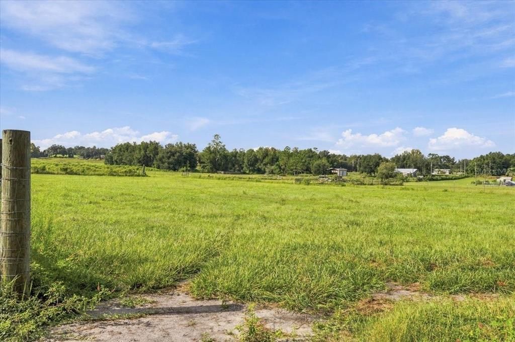待售: $259,900 (4.96 acres)