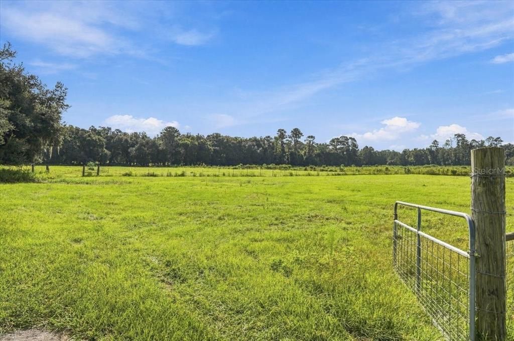 待售: $259,900 (4.96 acres)