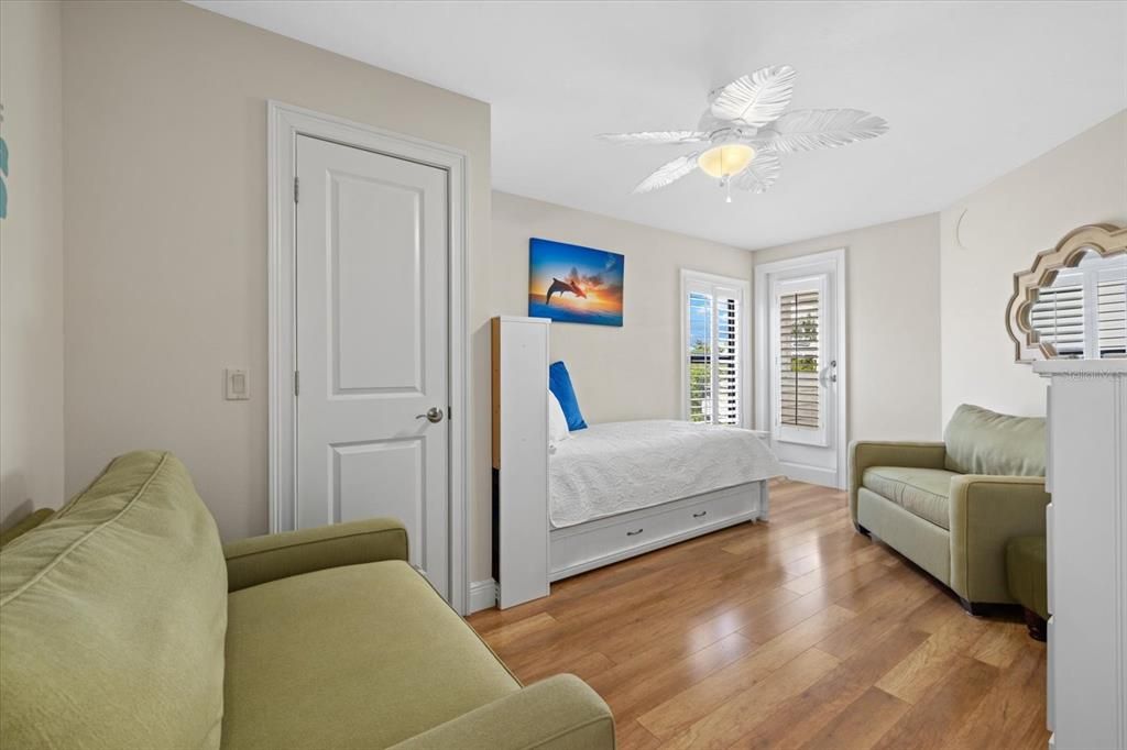 En Venta: $1,599,000 (3 camas, 3 baños, 2080 Pies cuadrados)