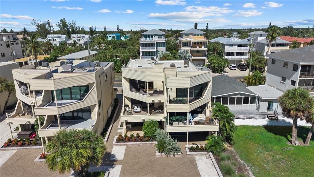 En Venta: $1,599,000 (3 camas, 3 baños, 2080 Pies cuadrados)