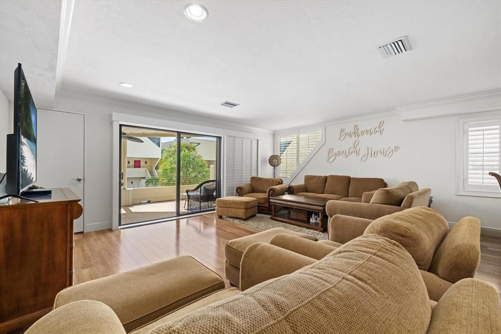 En Venta: $1,599,000 (3 camas, 3 baños, 2080 Pies cuadrados)