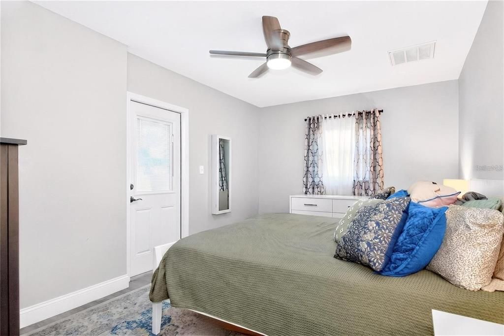 For Rent: $3,000 (3 beds, 2 baths, 1477 Square Feet)