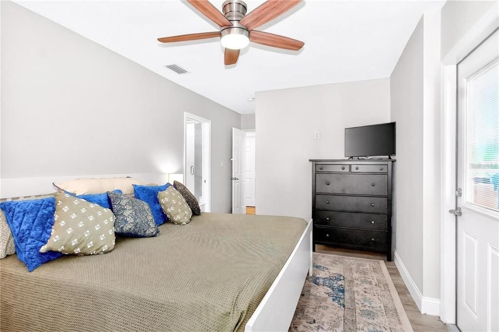 For Rent: $3,000 (3 beds, 2 baths, 1477 Square Feet)