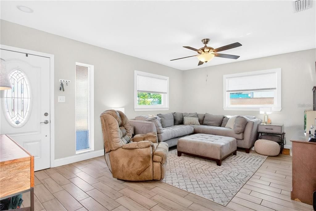 For Rent: $3,000 (3 beds, 2 baths, 1477 Square Feet)