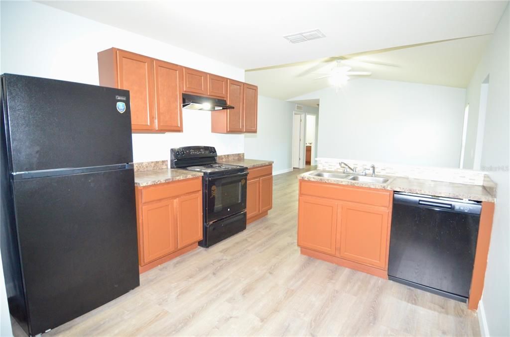 En Venta: $270,000 (3 camas, 2 baños, 1200 Pies cuadrados)