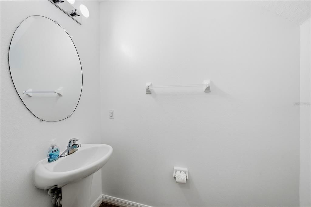 For Sale: $348,900 (4 beds, 2 baths, 1914 Square Feet)