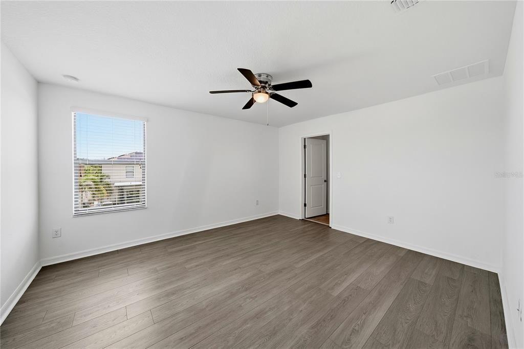 For Sale: $348,900 (4 beds, 2 baths, 1914 Square Feet)