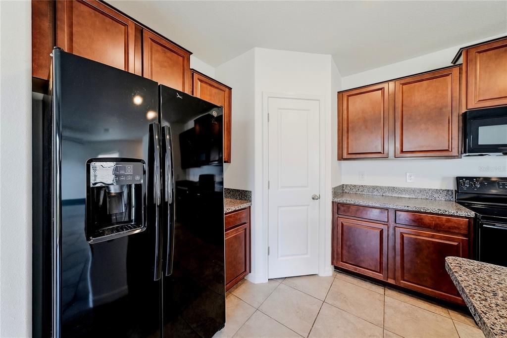 For Sale: $348,900 (4 beds, 2 baths, 1914 Square Feet)