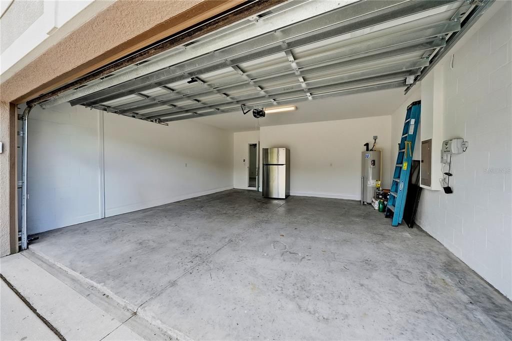 For Sale: $348,900 (4 beds, 2 baths, 1914 Square Feet)