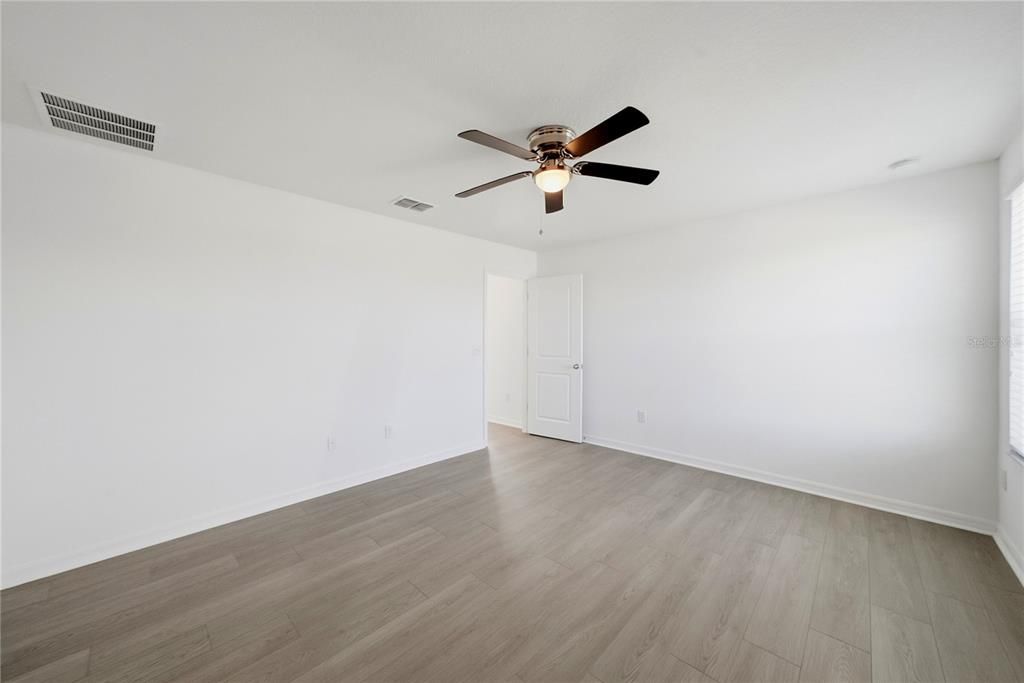 For Sale: $348,900 (4 beds, 2 baths, 1914 Square Feet)