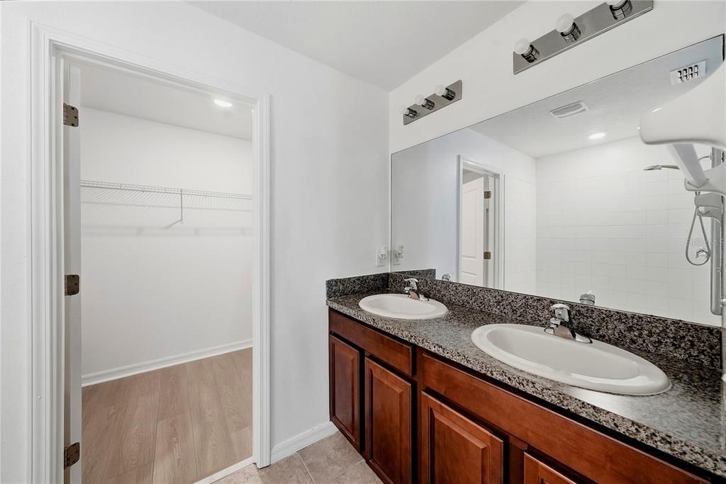 For Sale: $348,900 (4 beds, 2 baths, 1914 Square Feet)