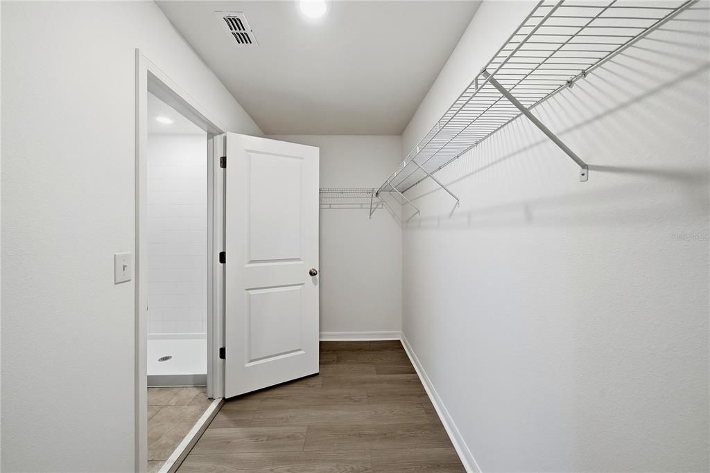 For Sale: $348,900 (4 beds, 2 baths, 1914 Square Feet)