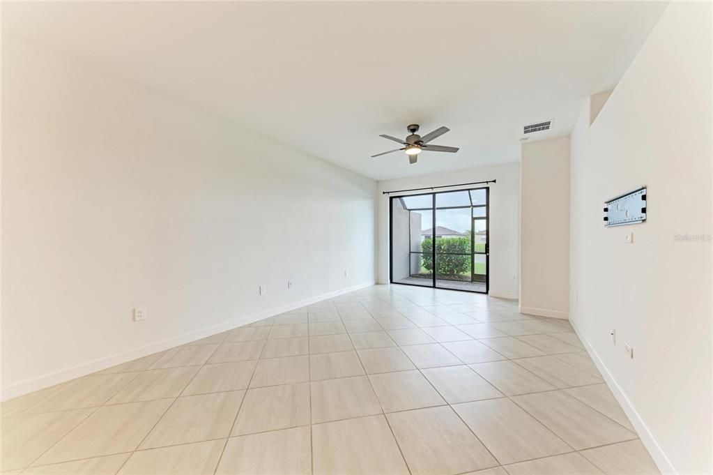 For Sale: $375,000 (3 beds, 2 baths, 1414 Square Feet)