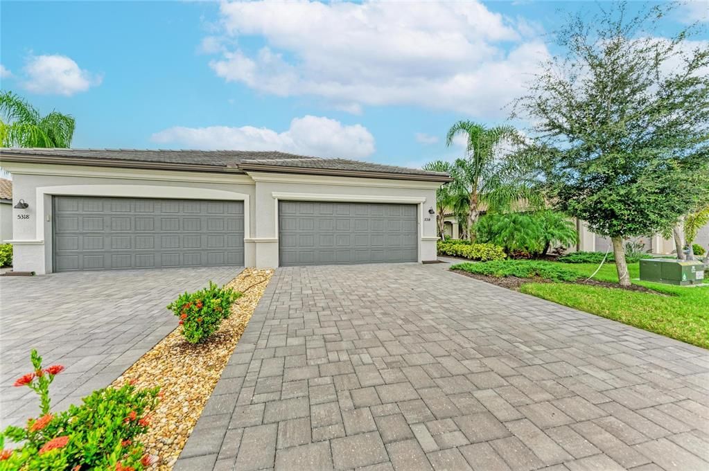 For Sale: $375,000 (3 beds, 2 baths, 1414 Square Feet)