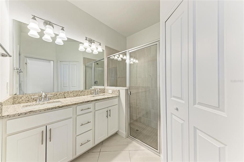 For Sale: $375,000 (3 beds, 2 baths, 1414 Square Feet)