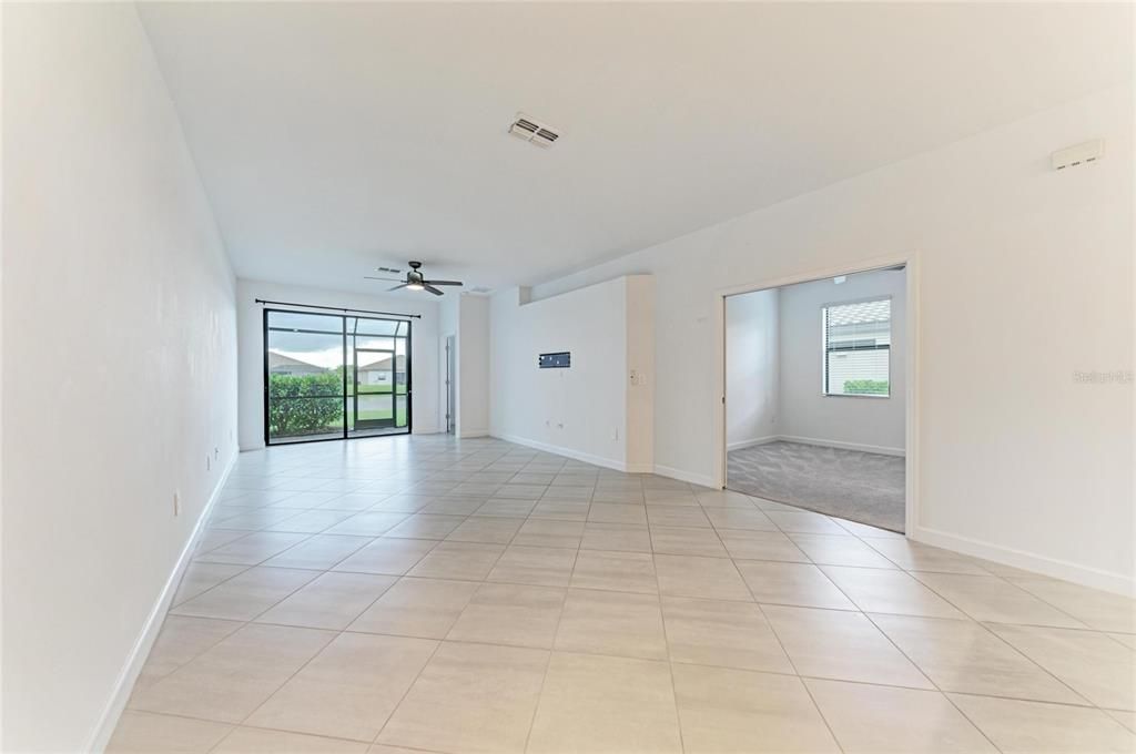 For Sale: $375,000 (3 beds, 2 baths, 1414 Square Feet)