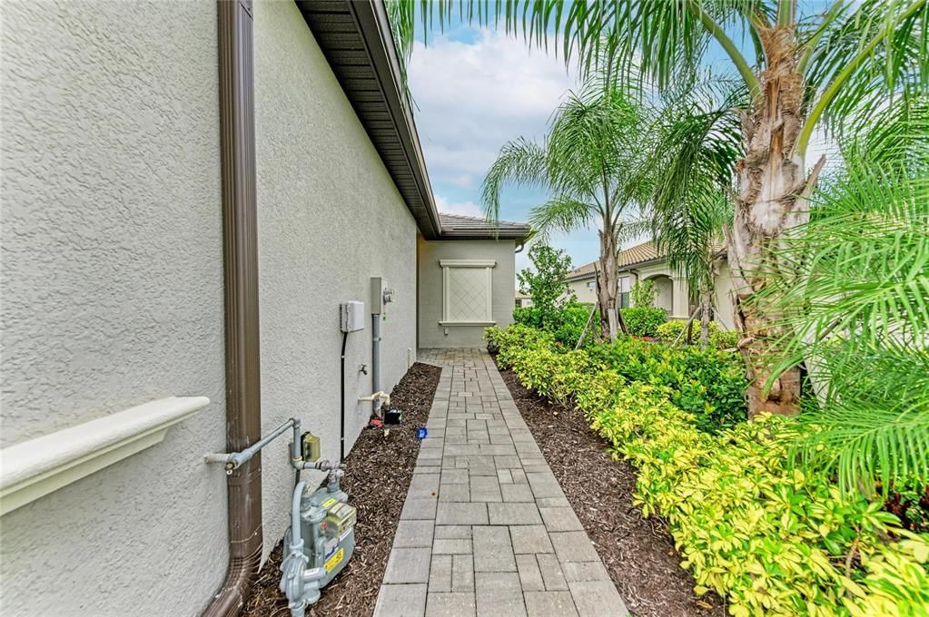 For Sale: $375,000 (3 beds, 2 baths, 1414 Square Feet)
