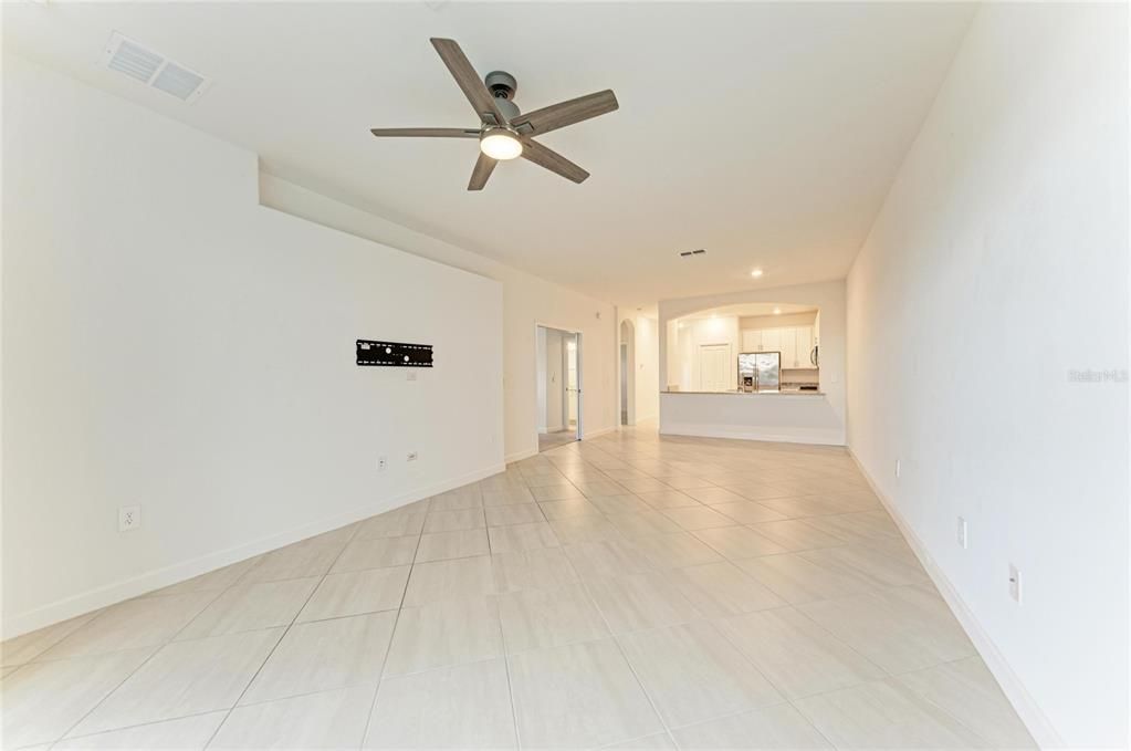 For Sale: $375,000 (3 beds, 2 baths, 1414 Square Feet)