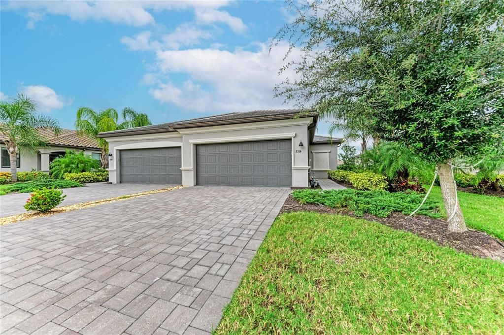 For Sale: $375,000 (3 beds, 2 baths, 1414 Square Feet)