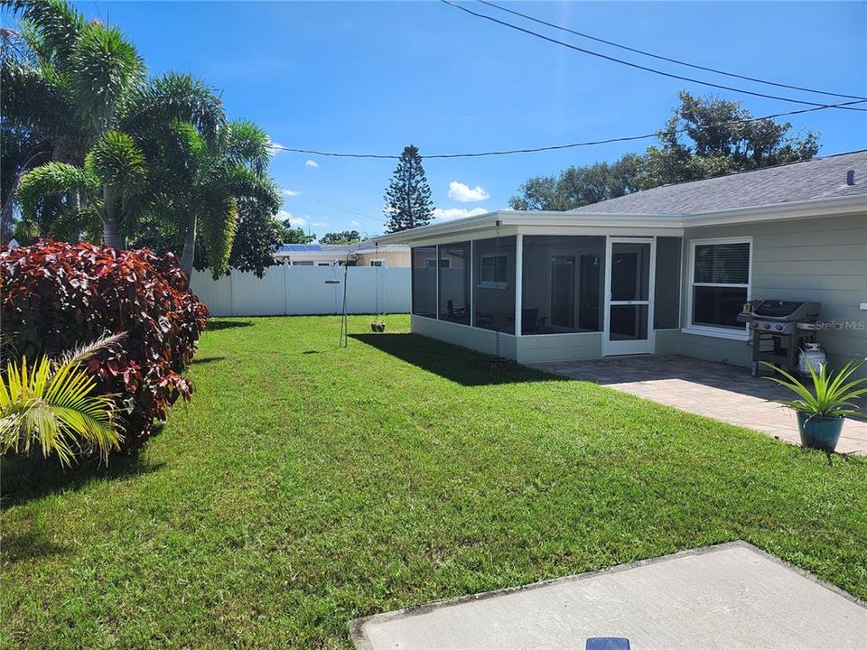 For Sale: $450,000 (2 beds, 2 baths, 1070 Square Feet)