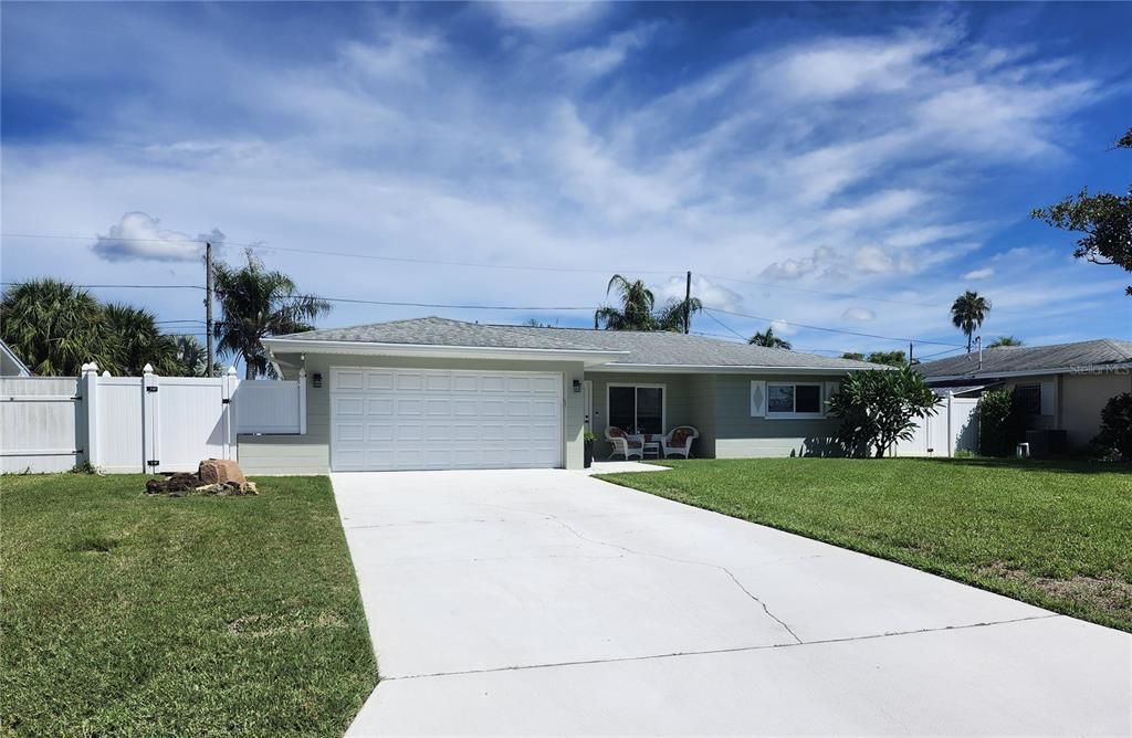 For Sale: $450,000 (2 beds, 2 baths, 1070 Square Feet)