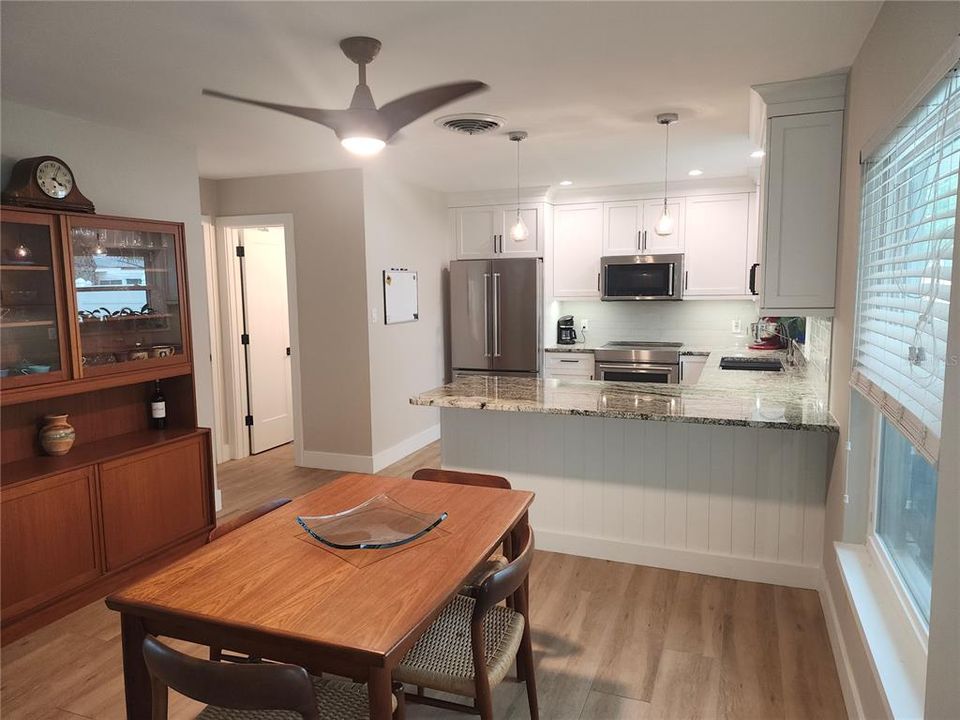 For Sale: $450,000 (2 beds, 2 baths, 1070 Square Feet)