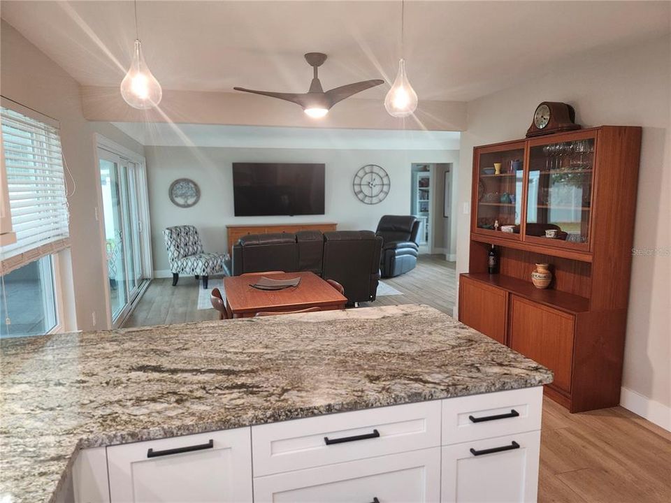 For Sale: $450,000 (2 beds, 2 baths, 1070 Square Feet)