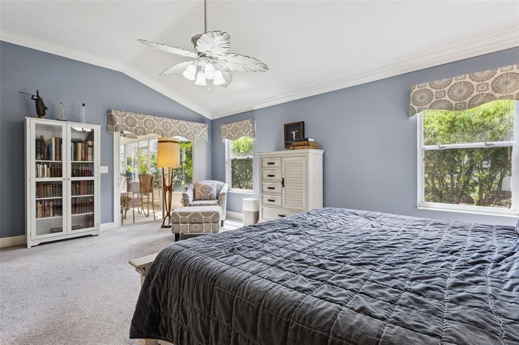 For Sale: $549,000 (3 beds, 3 baths, 2135 Square Feet)