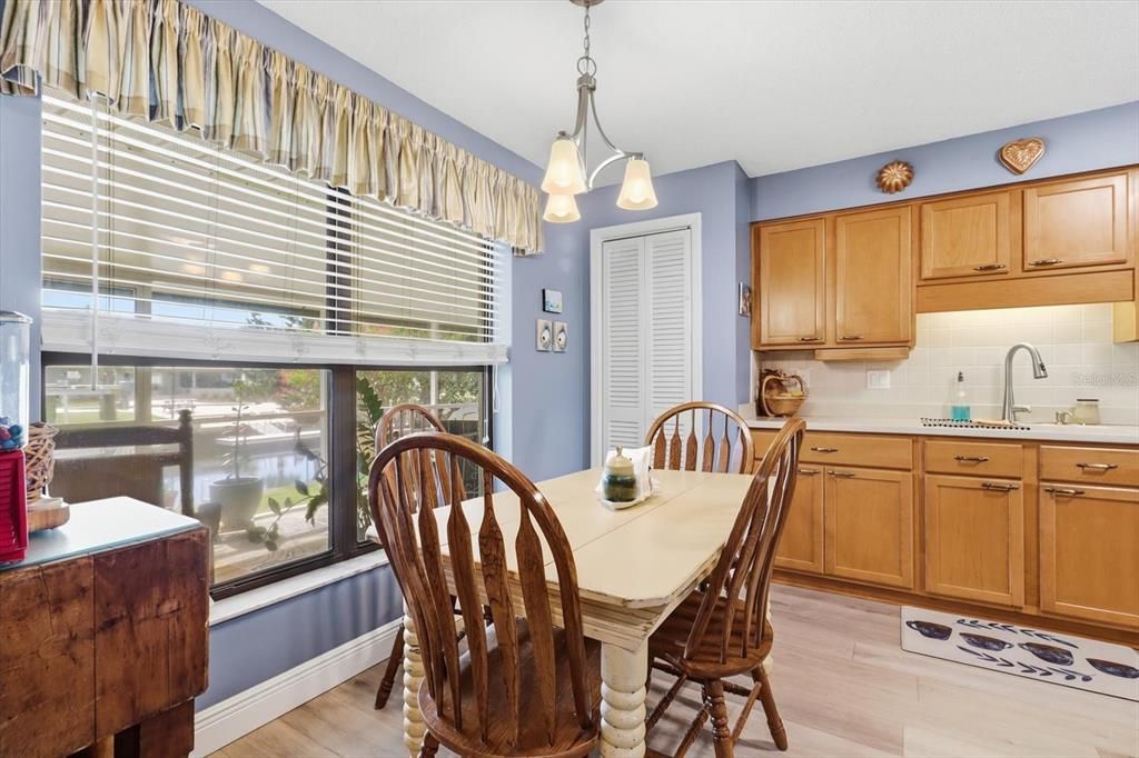 En Venta: $739,900 (3 camas, 2 baños, 1982 Pies cuadrados)