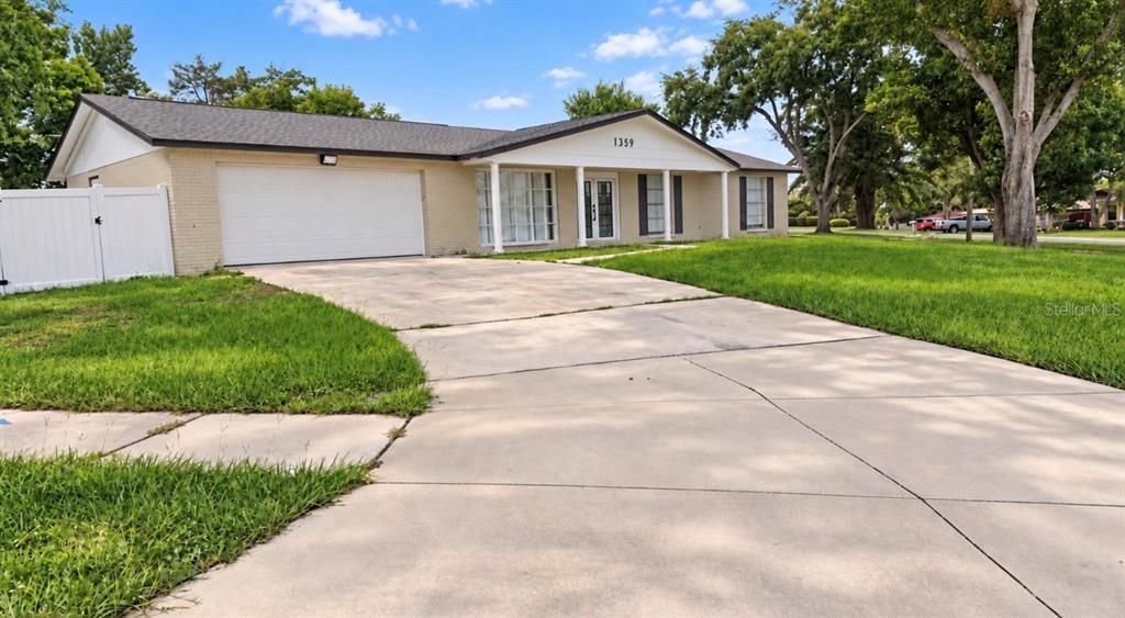 For Sale: $370,900 (3 beds, 2 baths, 1397 Square Feet)