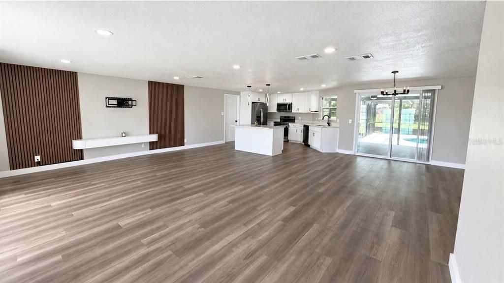 For Sale: $370,900 (3 beds, 2 baths, 1397 Square Feet)