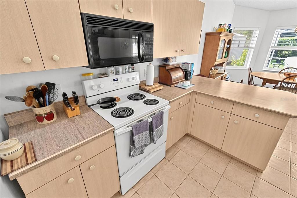 На продажу: $349,000 (3 спален, 2 ванн, 1555 Квадратных фут)