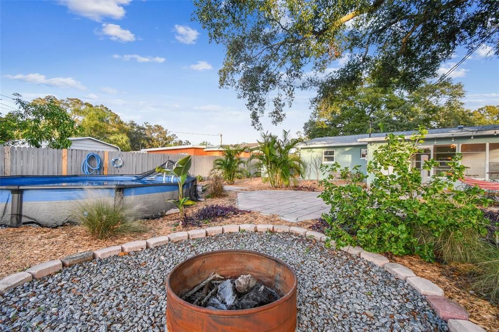 For Rent: $2,350 (2 beds, 1 baths, 908 Square Feet)