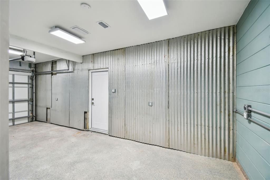 For Rent: $2,350 (2 beds, 1 baths, 908 Square Feet)