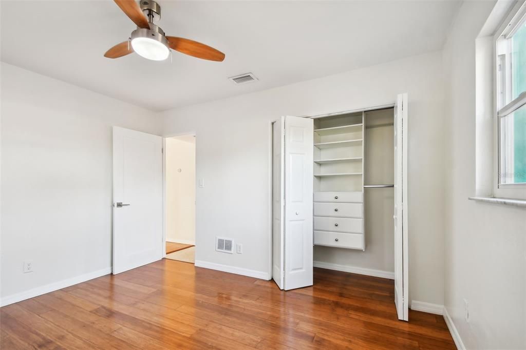 For Rent: $2,350 (2 beds, 1 baths, 908 Square Feet)