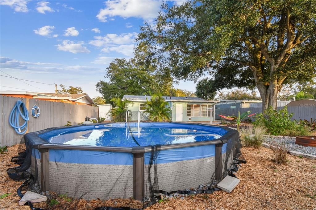 For Rent: $2,350 (2 beds, 1 baths, 908 Square Feet)