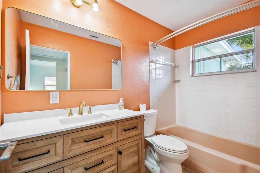 For Rent: $2,350 (2 beds, 1 baths, 908 Square Feet)