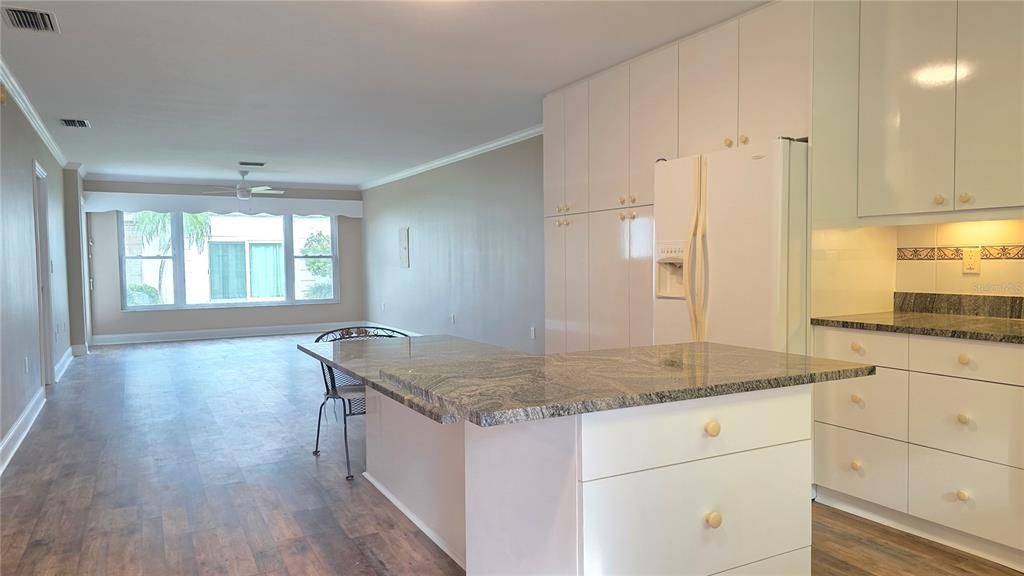 На продажу: $195,000 (2 спален, 2 ванн, 1078 Квадратных фут)