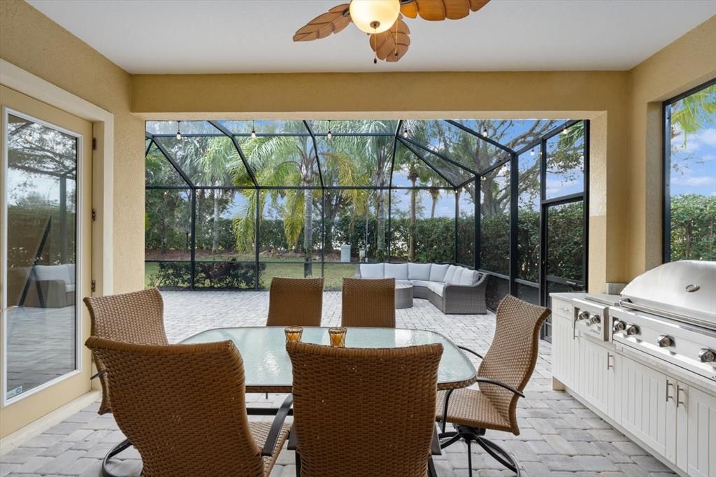 For Sale: $579,000 (2 beds, 2 baths, 1977 Square Feet)