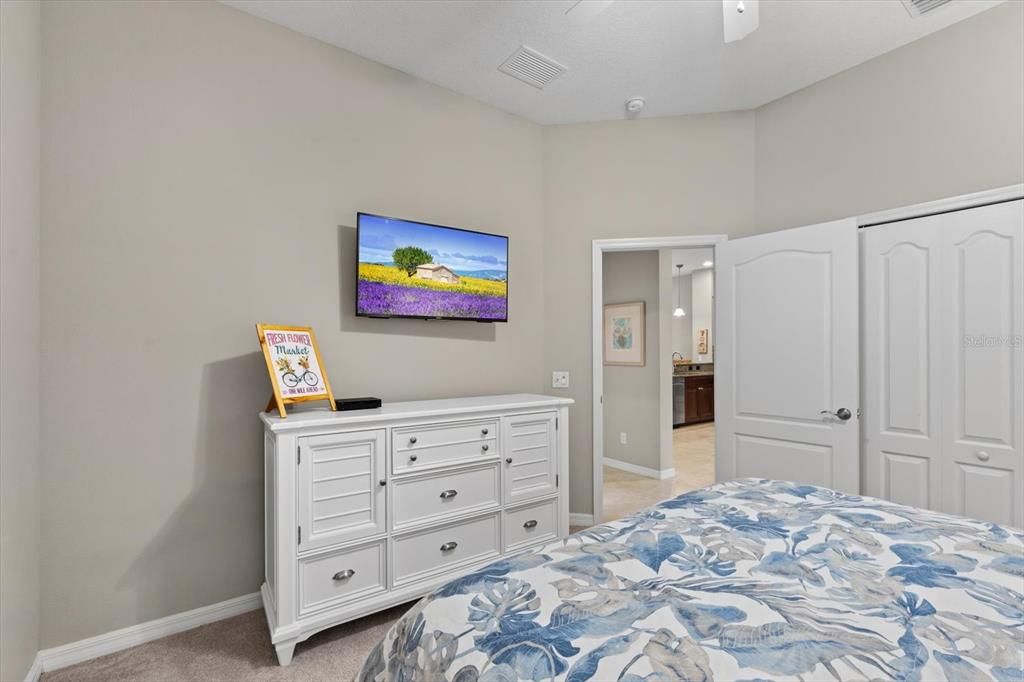 For Sale: $579,000 (2 beds, 2 baths, 1977 Square Feet)