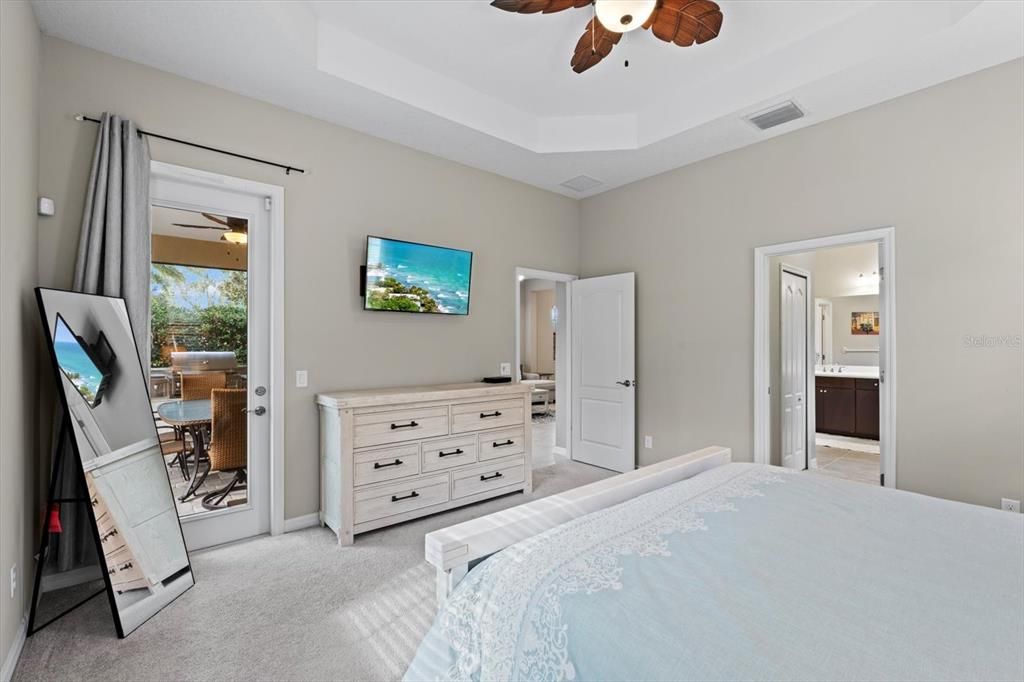 For Sale: $579,000 (2 beds, 2 baths, 1977 Square Feet)