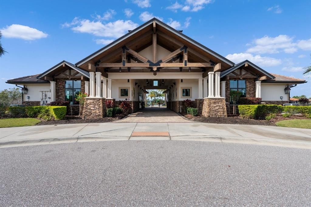 For Sale: $579,000 (2 beds, 2 baths, 1977 Square Feet)