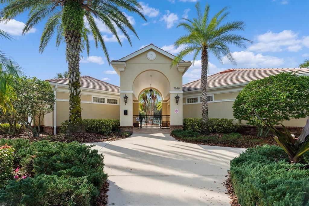 For Sale: $579,000 (2 beds, 2 baths, 1977 Square Feet)