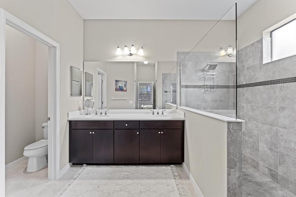 For Sale: $579,000 (2 beds, 2 baths, 1977 Square Feet)