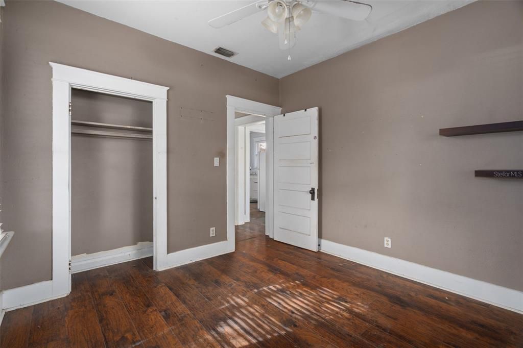 For Sale: $134,900 (2 beds, 1 baths, 704 Square Feet)