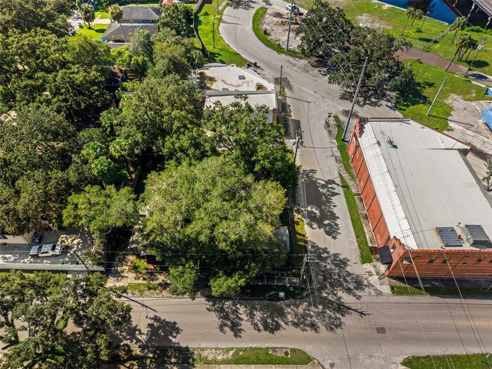 For Sale: $134,900 (2 beds, 1 baths, 704 Square Feet)