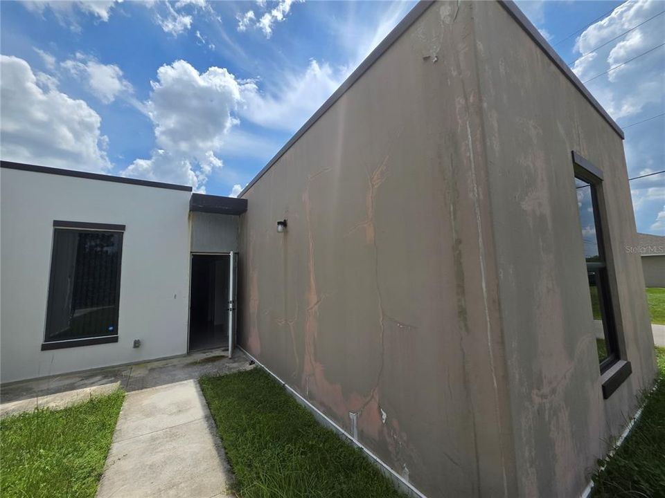 For Sale: $250,000 (4 beds, 3 baths, 1544 Square Feet)