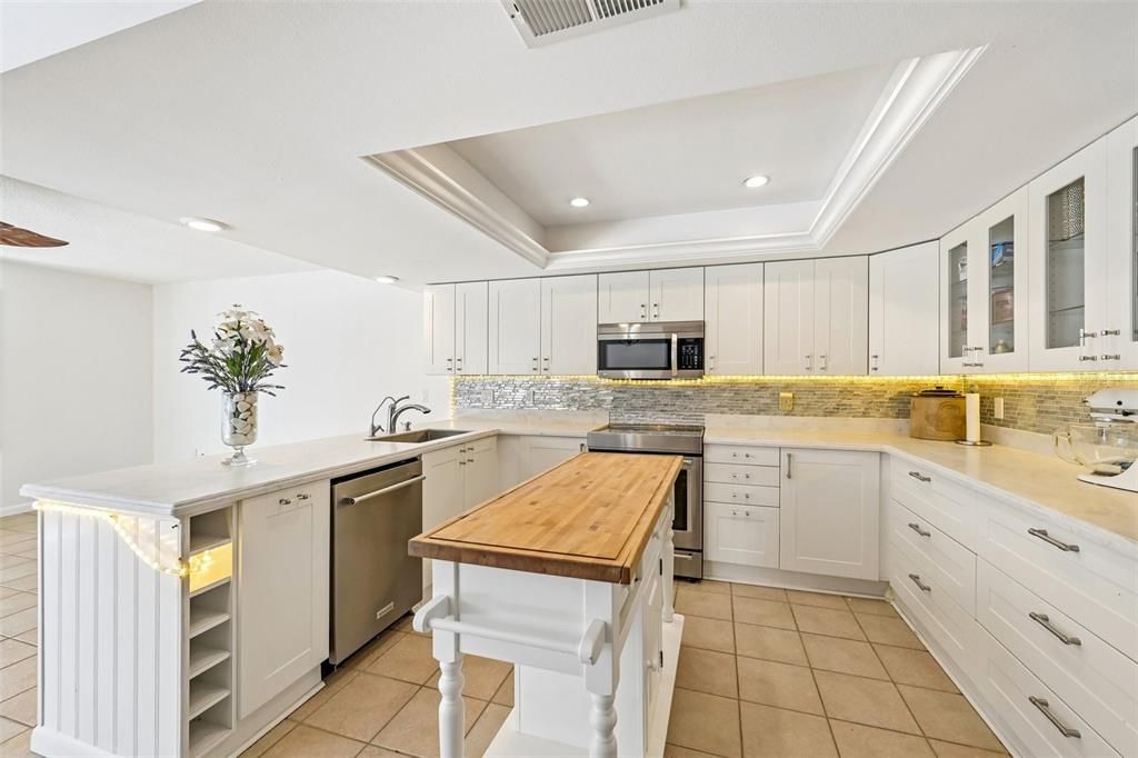 Под контрактом: $499,000 (2 спален, 2 ванн, 1838 Квадратных фут)