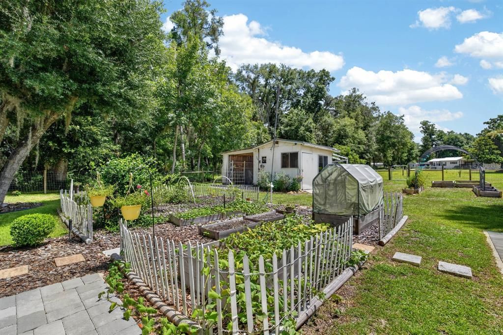 На продажу: $349,900 (2 спален, 1 ванн, 1050 Квадратных фут)