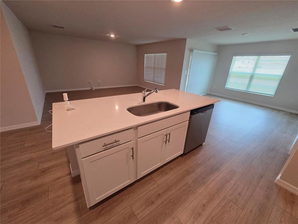 En Venta: $360,000 (3 camas, 2 baños, 1672 Pies cuadrados)